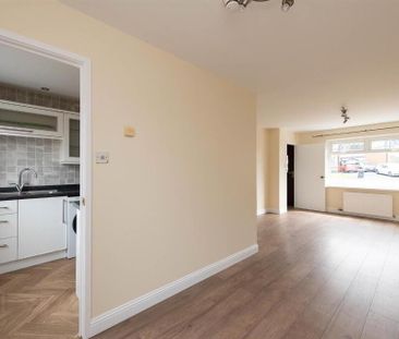 24 Meadowvale Gardens, Carryduff, Belfast, BT8 8PZ - Photo 2