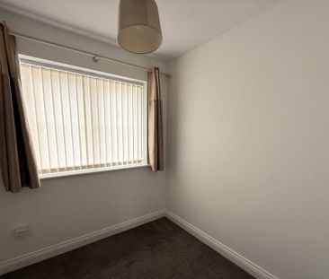 4 bedroom semi-detached house to rent - Photo 6