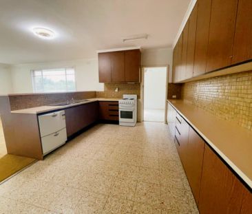 4 Bed, 1 Bath - Photo 5