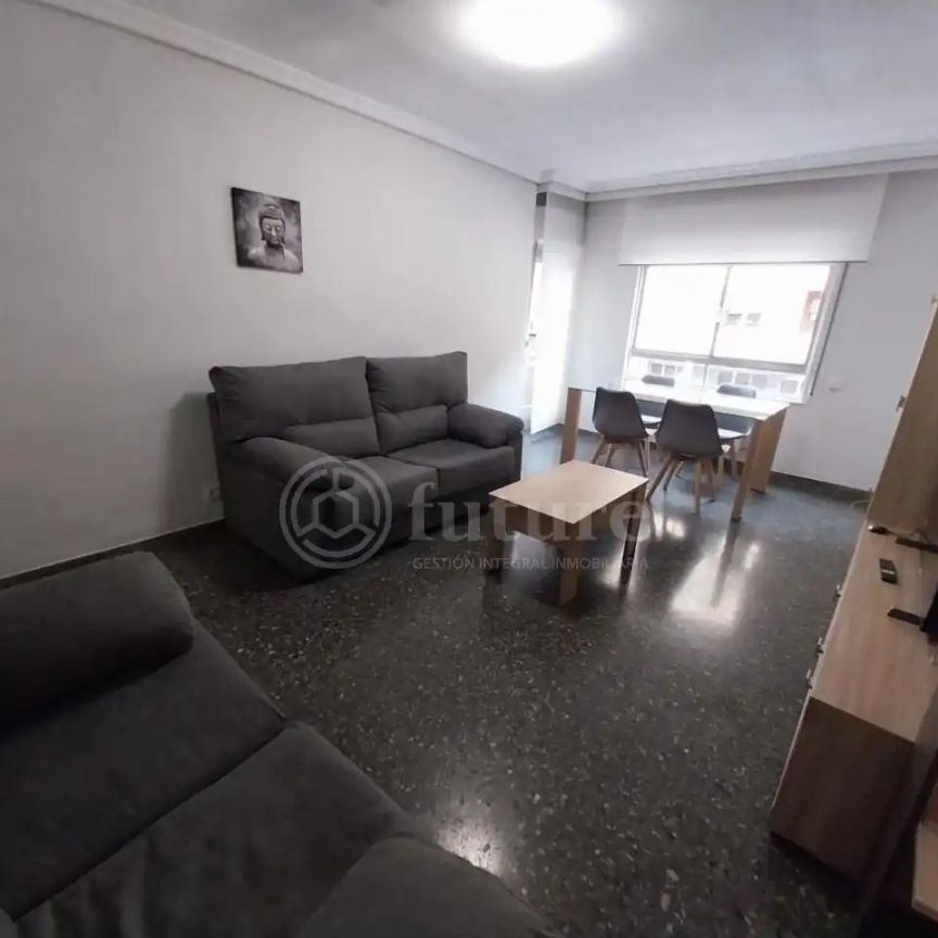 Piso de alquiler en Avenida de Portugal, Carmelitas - Photo 1