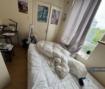 3 bedroom flat to rent - Photo 4