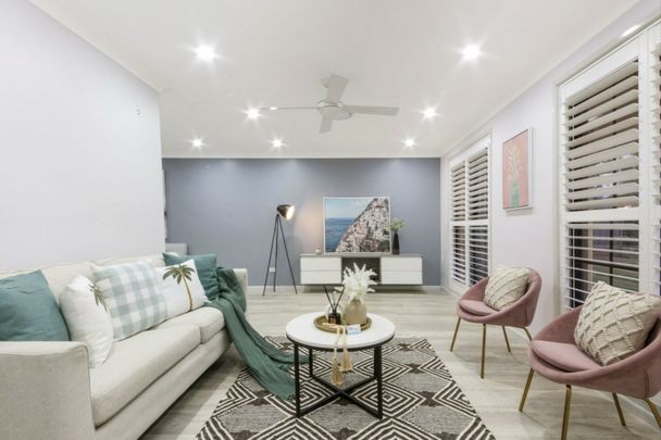 Beautiful 4 Bedroom Home - Walk to Station & Shops! - Photo 1