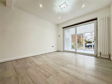 Trumpsgreen Road, Virginia Water, Surrey, GU25 4HX - Photo 3