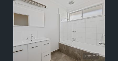 Spacious family home in a quiet West End location - Photo 2