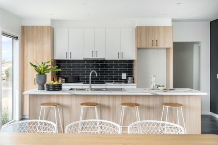 15 Nelumie Street Lindisfarne TAS 7015 Australia - Photo 2