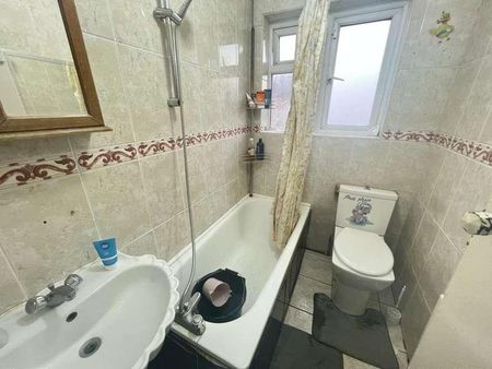 Om Sai House, High Street, West Drayton, UB7 - Photo 2