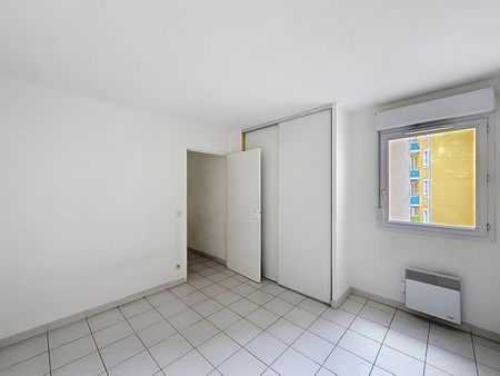 Location Appartement 2 pièces 48m² AVIGNON 84000 - Photo 2