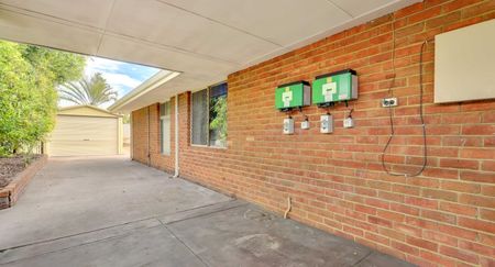 60 Forest Lakes Drive, Thornlie WA 6108 - House For Rent | Domain - Photo 2