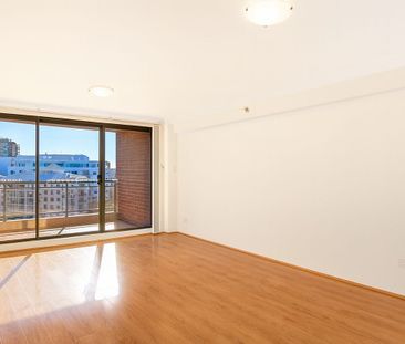 Spacious 3-Bed Apartment with 2 Car Spaces - Photo 2