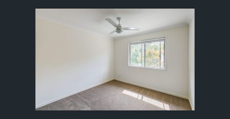 Modern Comfort Meets Location 3-Bedroom Runcorn Townhouse - Photo 5