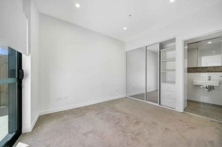 “Open & Bright with an Extra Large Courtyard!” - Photo 3