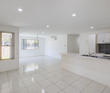 Located in A Quite Court - Photo 5