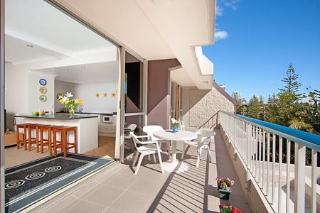 Immaculately Presented Unit in Rainbow Bay - Perfect for Entertaining - Photo 3