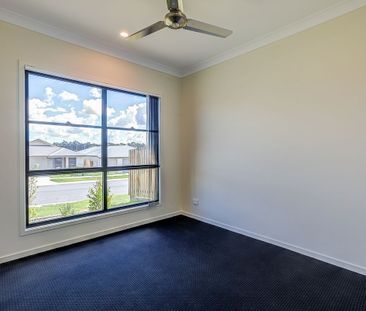 Modern Duplex In A Sought After Location! - Photo 4