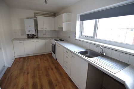 To Let 2 Bed Apartment - Photo 3