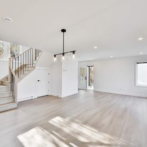 3 CH - 2 SDB - Sainte-Agathe-des-Monts - $2,175 /mo - Photo 2