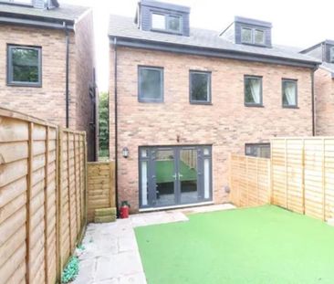 3 bedroom semi-detached house to rent - Photo 6