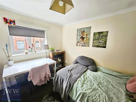 4 bedroom flat to rent - Photo 2