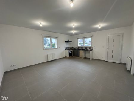 Cuisine aménagée et équipée, séjour, 2 chambres, SdE et WC. Cellier. Chauffage électriques. - Photo 3