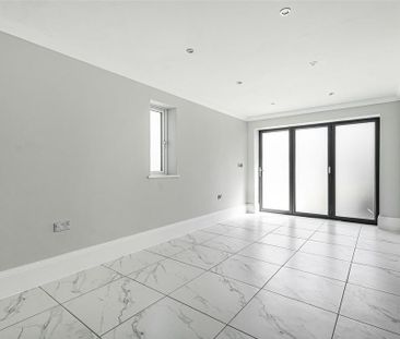 4 bedroom detached house to rent - Photo 6