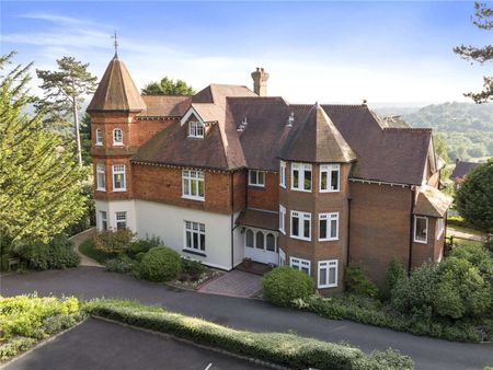 A stunning apartment with a feature turret set in one of the best residential roads in Guildford. - Photo 5