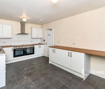 1 bedroom in a house share to rent - Photo 2