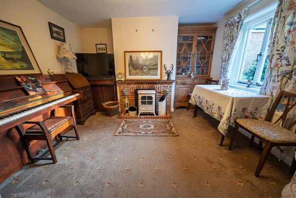 2 bedroom semi-detached house to rent - Photo 1