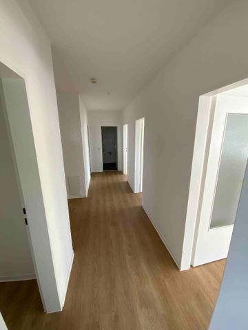 Große 3 Zimmer Wohnung mit Balkon - Foto 3