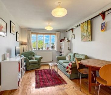 Well presented first floor 2 bedroom apartment situated in a small ... - Photo 4