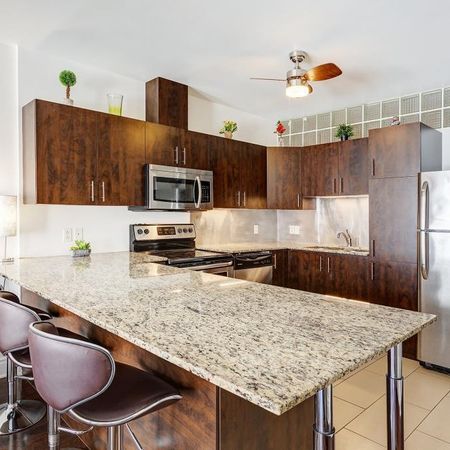 Très beau condo, 2 chambres, idéalement situé sur le plateau. - Photo 3