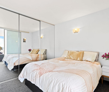 Uninterrupted Water Views in a Blue Chip Setting - Photo 5