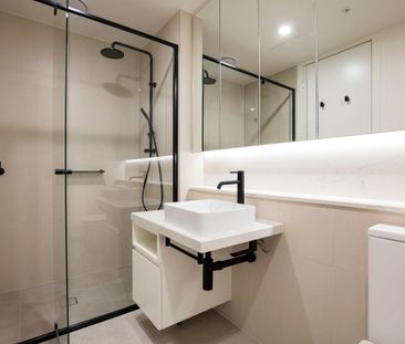 STUNNING TWO BEDROOM APARTMENT - Photo 6