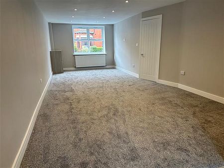 4 Bedroom Terraced House For Rent in Pole Lane, Manchester - Photo 3