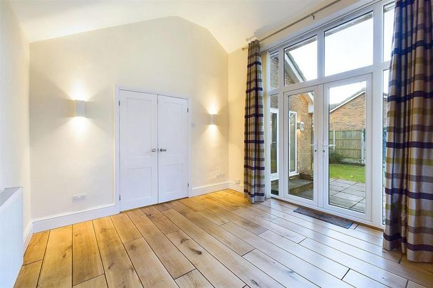 2 bedroom detached bungalow to rent - Photo 1