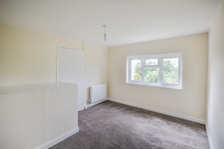 3 bedroom semi detached property to rent, - Photo 5