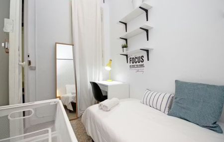 Carrer Gran de Gràcia, Barcelona, Catalonia 08012 - Photo 4