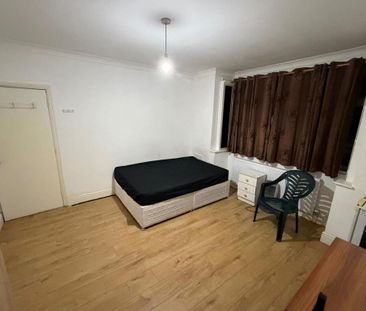 1 bedroom in a house share to rent - Photo 3