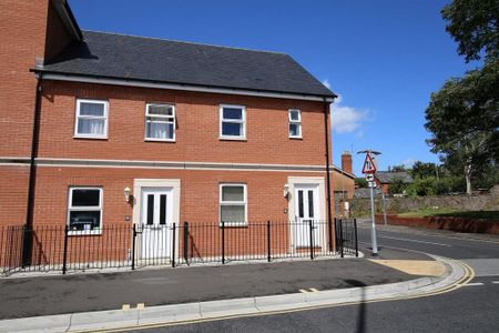 3 bedroom end of terrace house to rent - Photo 3