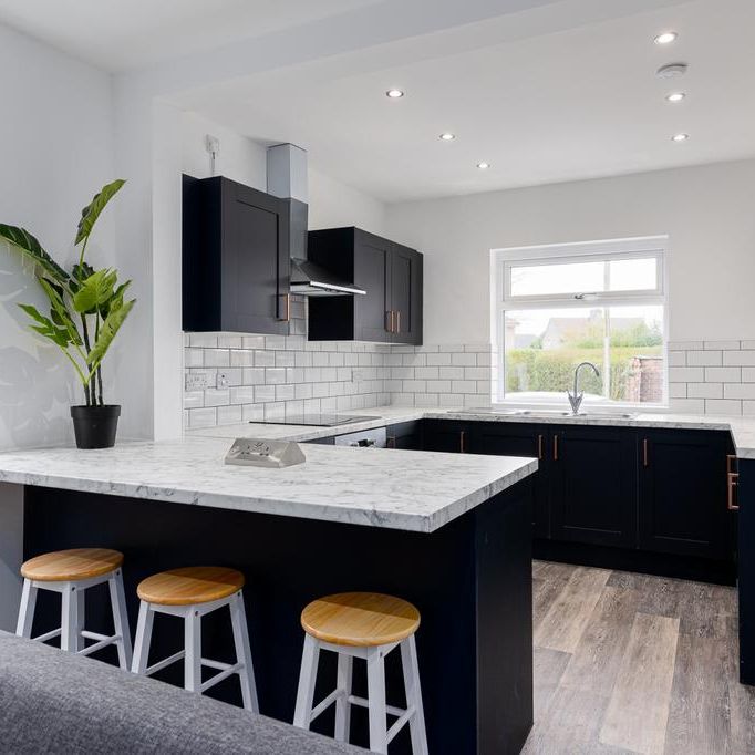 1 bedroom in a house share to rent - Photo 1