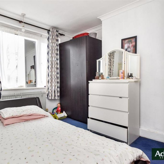 4 bedroom semi-detached house to rent - Photo 1