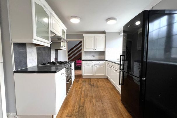 3 bedroom terraced house to rent - Photo 1