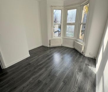 2 Bed Flat, Kimberley Road, E11 - Photo 1