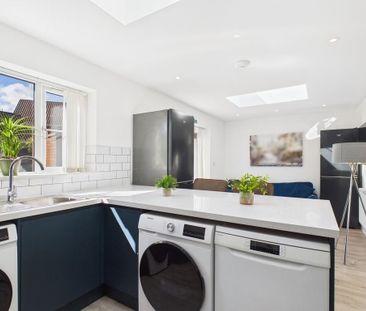 1 bedroom in a house share to rent - Photo 2