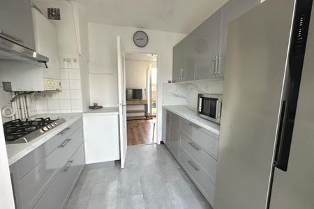 A LOUER APPARTEMENT T2 MEUBLE AVEC GARAGE BEZIERS - Photo 3