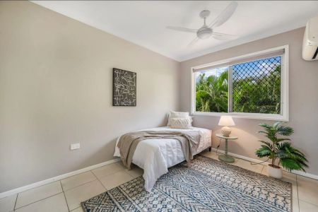 Spacious 5-Bedroom Home with Pool in Prime Location - Photo 3