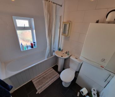 5 Bed Student Accommodation - Photo 2