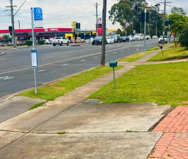 Modern 3 Bedroom, 2 Bathroom House – Easy Access to Public Transport - Photo 5