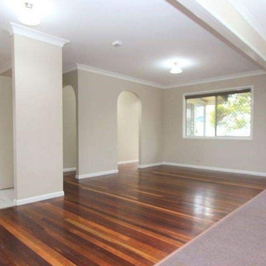 Three Bedroom Home - Looking for New Family !!!!! - Photo 1