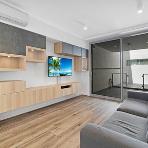 FURNISHED HAVEN IN CHIC GUILDFORD - 3 MONTH LEASE PREFERRED - Photo 2