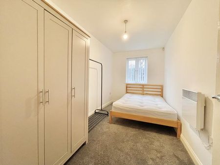 2 bedroom flat to rent - Photo 4